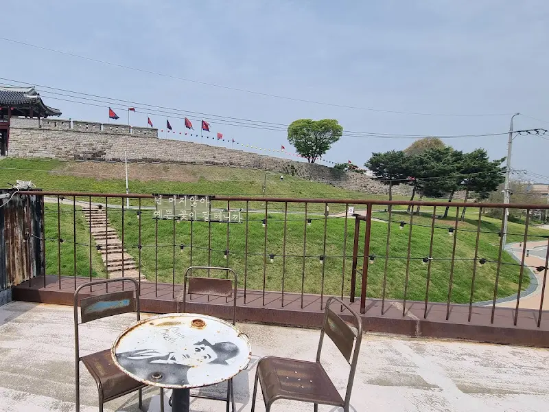 루프탑에서 바라본 홍주읍성