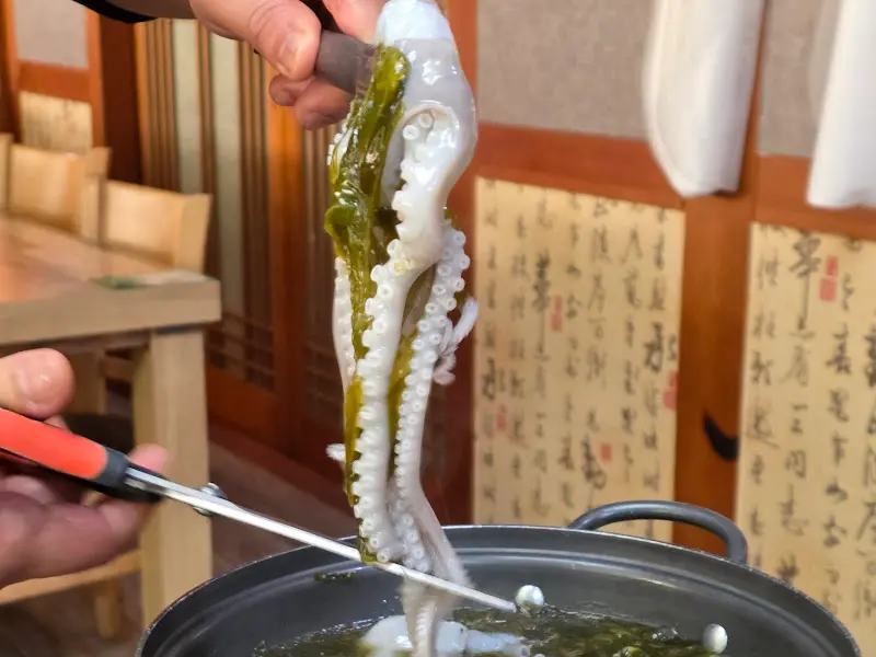 연포탕 속 낙지