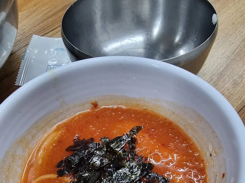 육회 물회의 클로즈업 샷