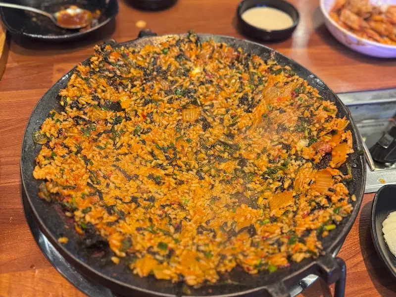 날치알이 톡톡 터지는 볶음밥