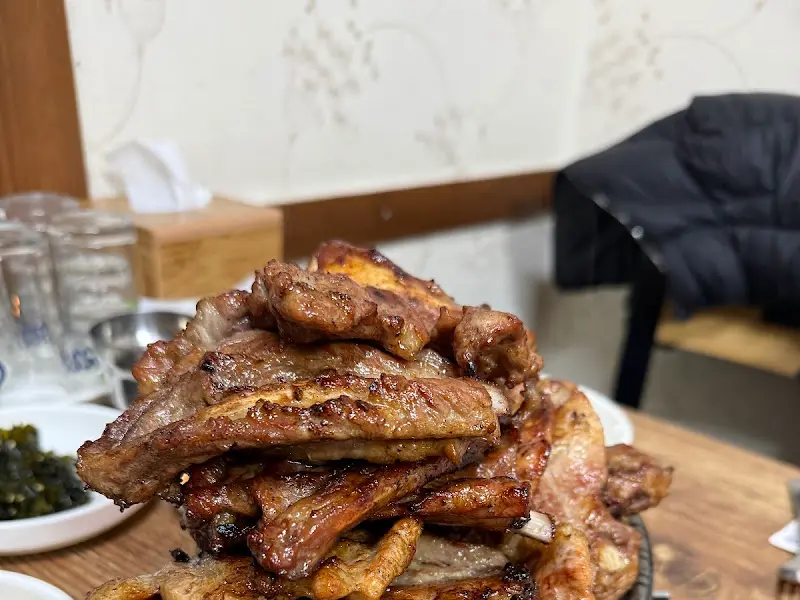 푸짐한 돼지갈비 한 상