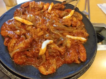 매캐한 연기 속 과학적 향연, 신화쭈꾸미에서 찾은 동탄 맛집의 쾌감