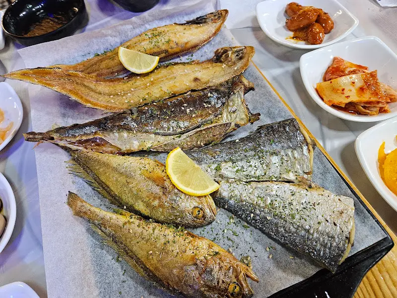 윤기가 흐르는 갈치구이