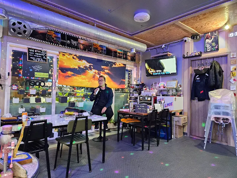 라이브 공연을 하는 사장님