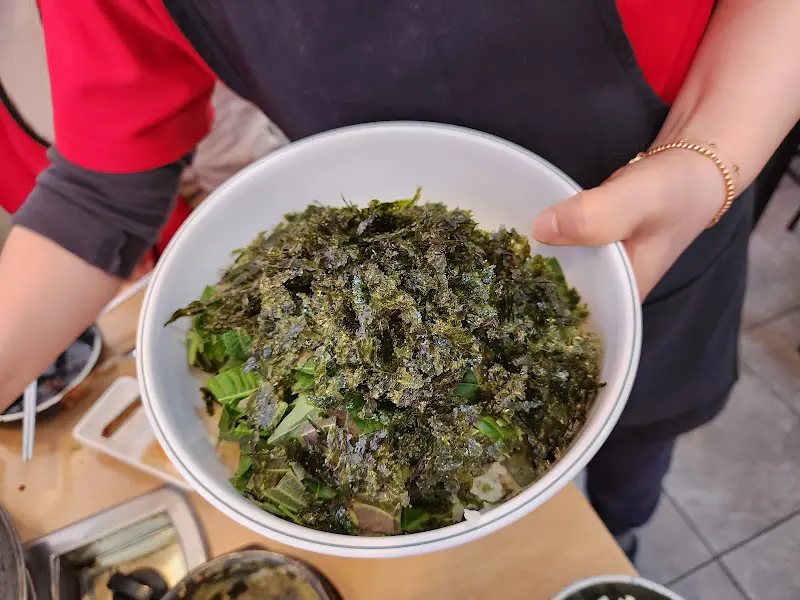 볶음밥 재료 투하 직전