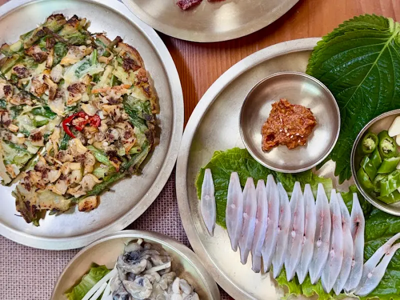 바지락전과 다양한 밑반찬