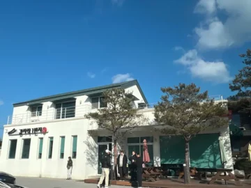 추억을 되살리는 강릉, 감자적1번지에서 맛보는 향토 맛집의 깊은 풍미