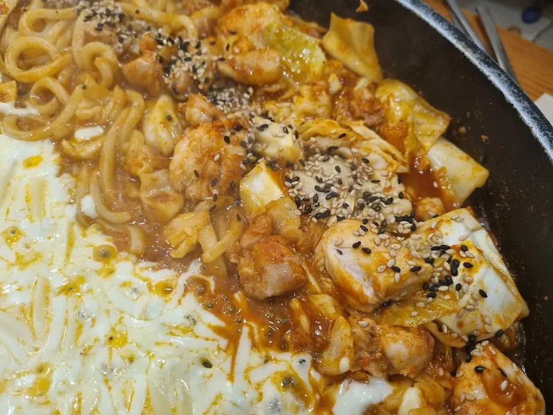 군침이 절로 도는 닭갈비 비주얼
