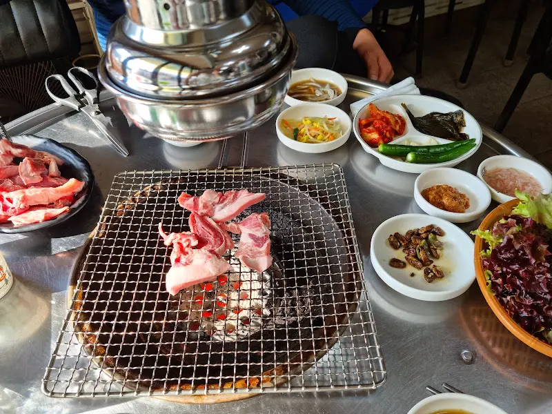 잔치국수와 곁들여 먹는 뒷고기