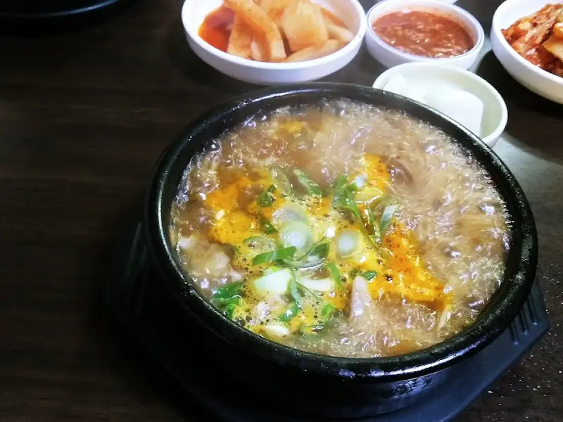 깔끔하게 비워진 뚝배기