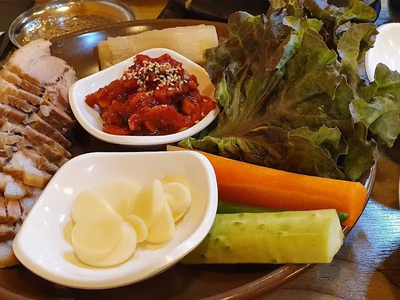 보쌈 정식 한 상 차림