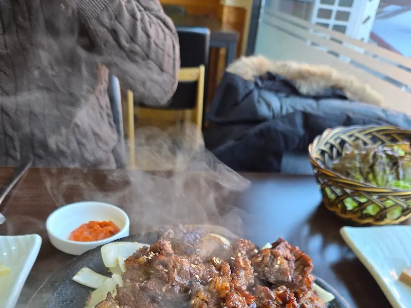 혼밥도 문제없는 테이블