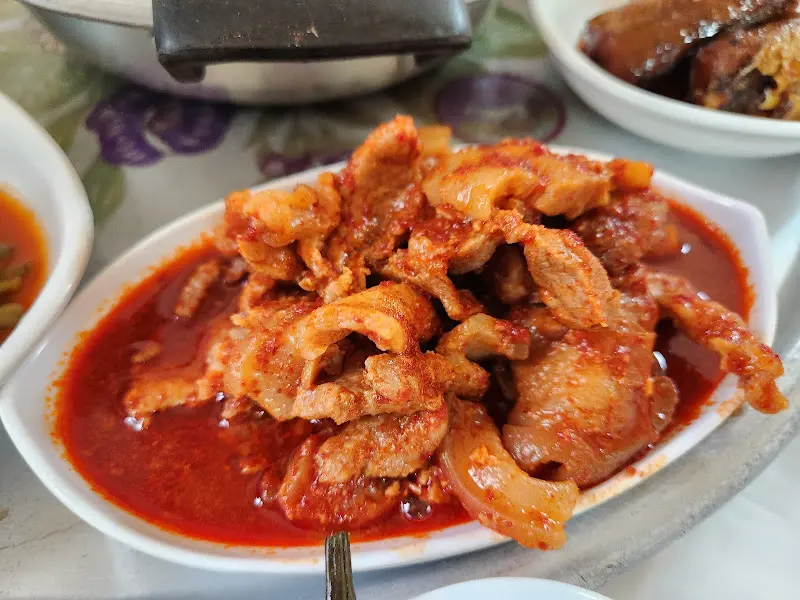 윤기가 좔좔 흐르는 제육볶음