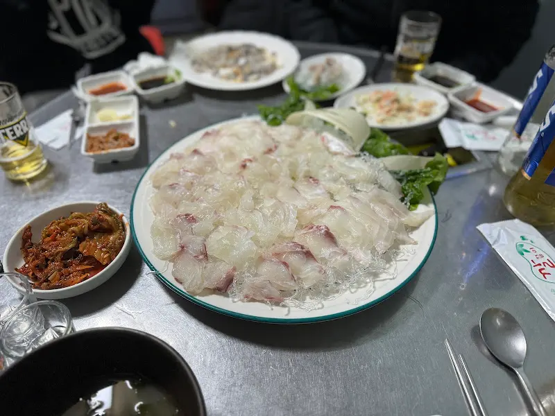 윤기가 흐르는 도미회