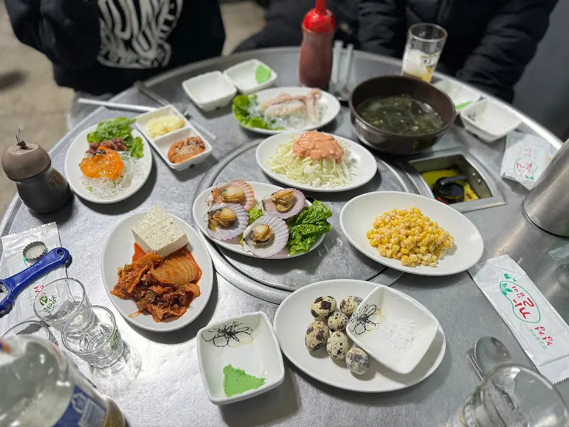 정든가의 푸짐한 상차림