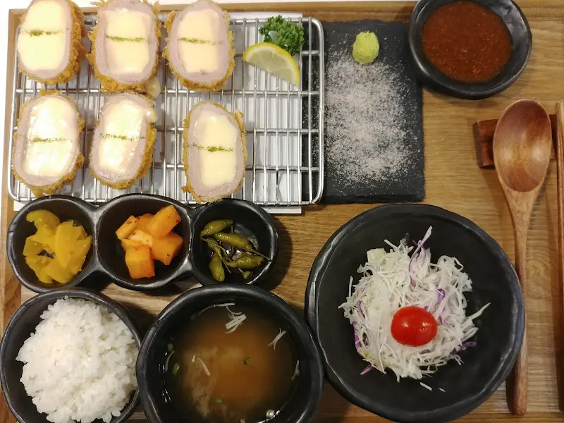 돈카츠 한상 차림