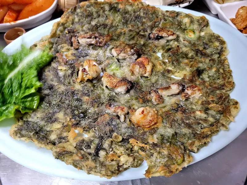 해산물이 듬뿍 들어간 해물파전