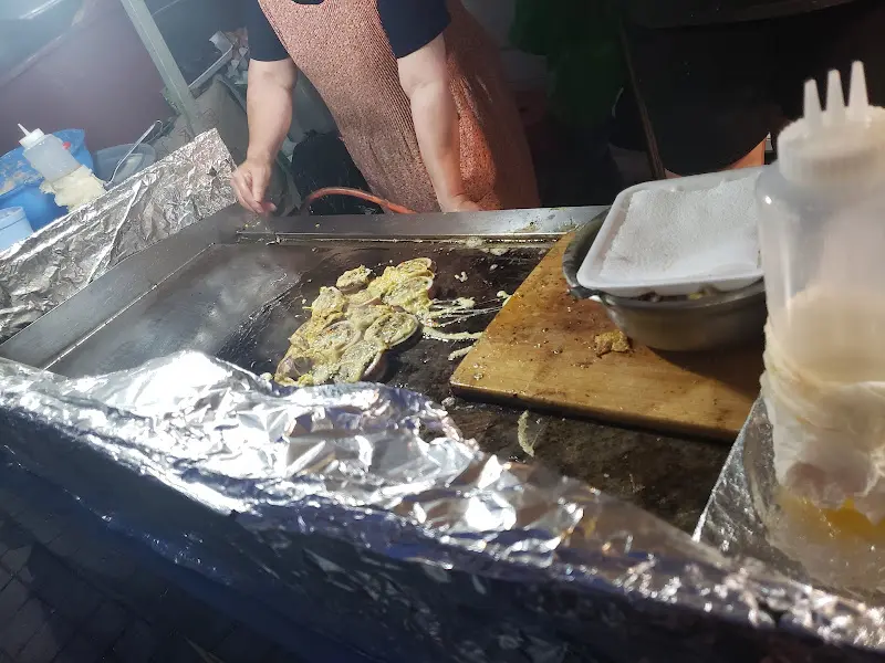 계란옷을 입고 구워지는 오징어 순대