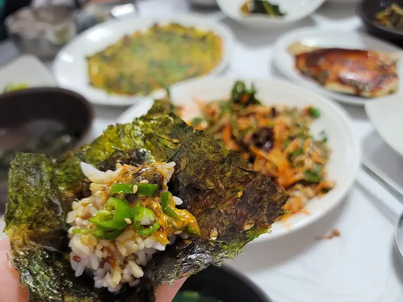 재첩회무침 김 싸먹기