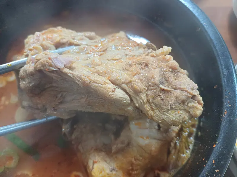 소양강다슬기 뼈다귀탕