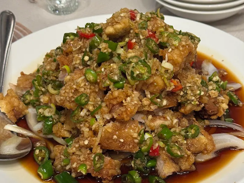 고추가 듬뿍 올려진 깐풍기