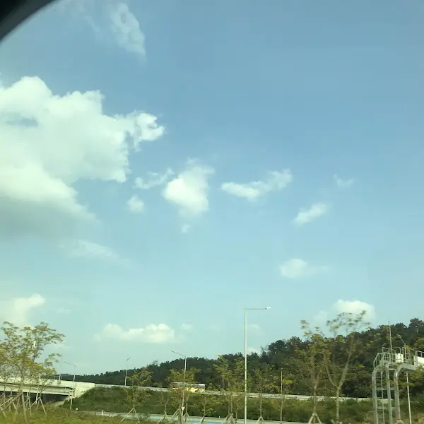 푸른 하늘과 흰 구름