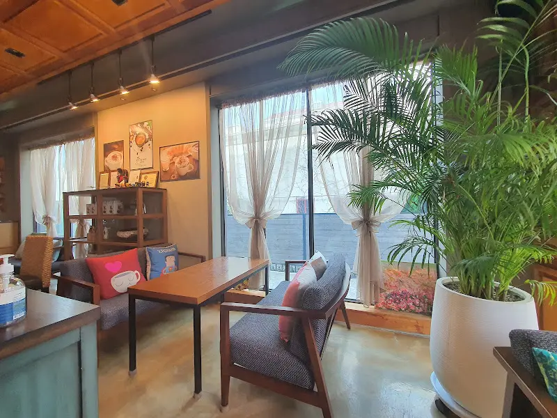 창밖으로 보이는 팔공산 풍경