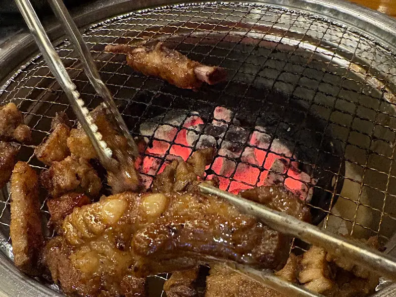 숯불에 구워지는 갈비