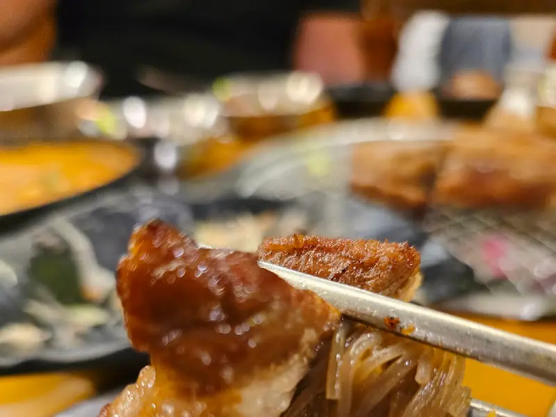 돼지갈비와 비빔국수