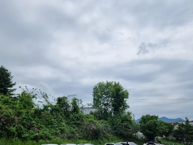 사랑방식당 주차장