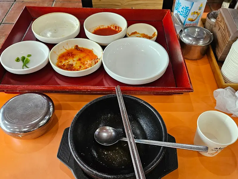 깔끔하게 비워진 뚝배기