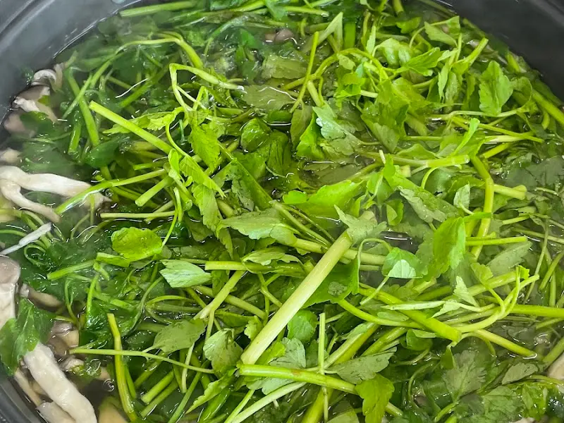 미나리가 듬뿍 들어간 샤브샤브