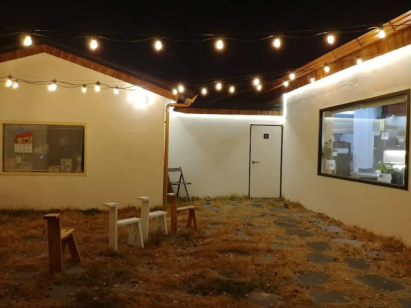 밤의 가게 외부