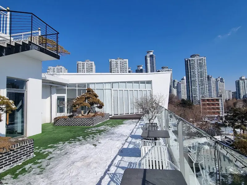 야외 테라스 전경