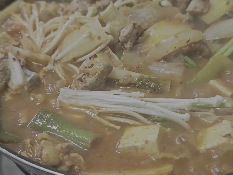 끓고 있는 스지+얼큰이 돼지찌개