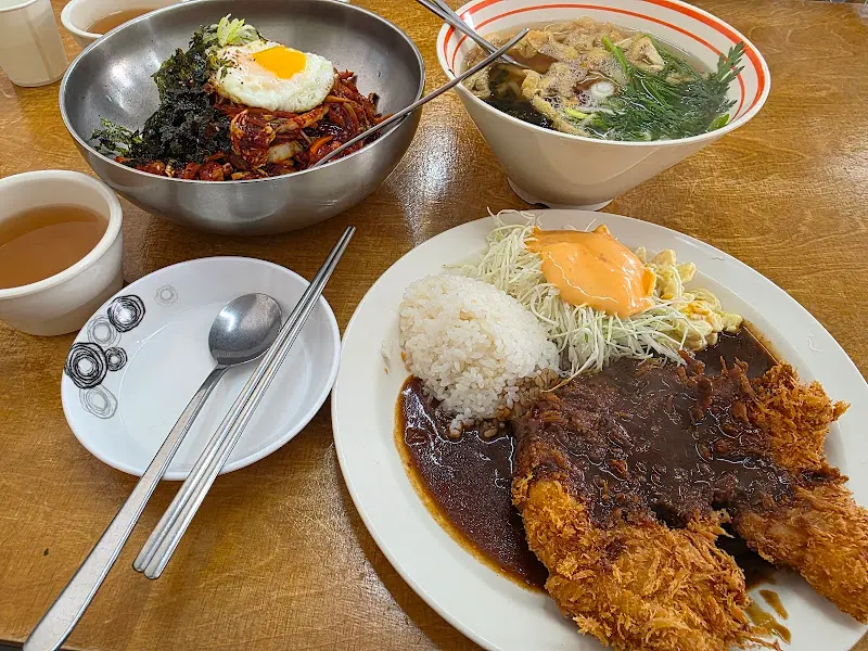제육덮밥, 돈까스, 우동 한 상 차림