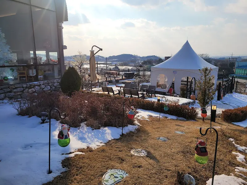 벚꽃언덕 야외 테라스