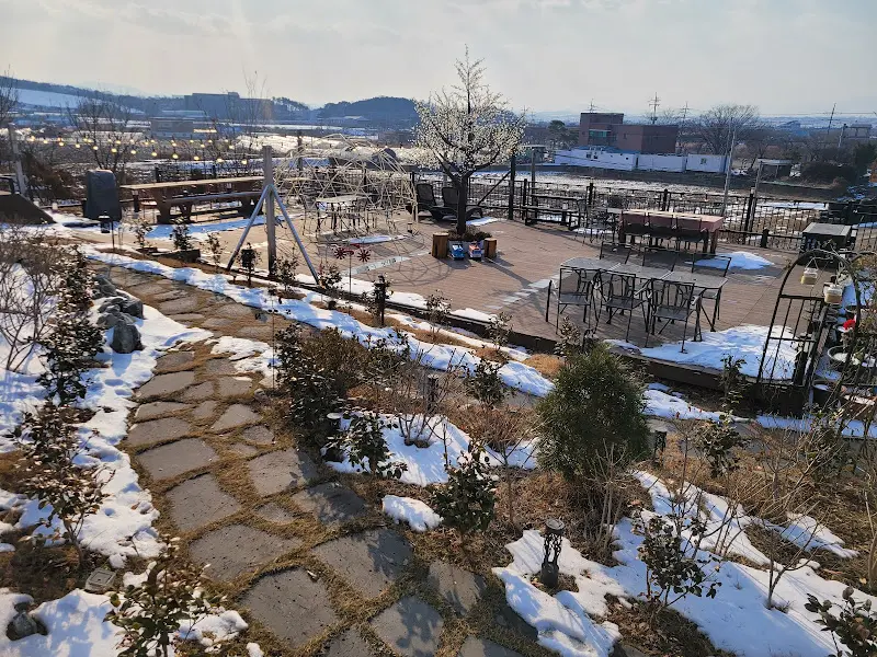 벚꽃언덕 야외 테이블