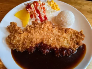 정겨운 LP판 선율이 흐르는, 추억 속 시간 여행 맛집, 남양주 ‘달빛 흐르는 강’에서 돈까스에 젖다