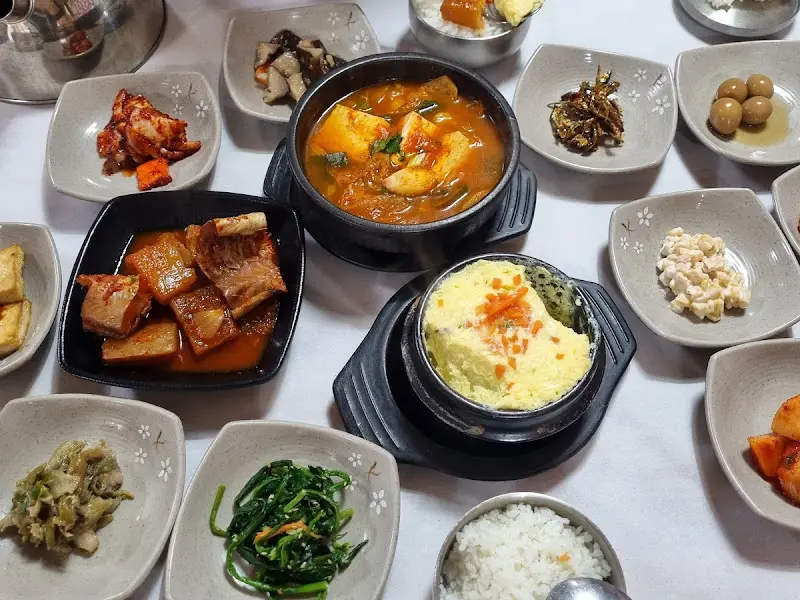 푸짐한 백반 한 상 차림