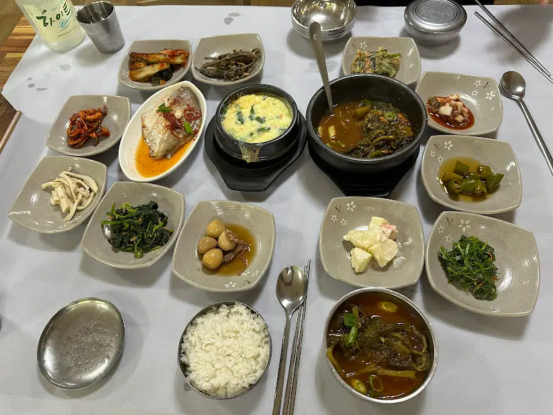 다채로운 반찬들