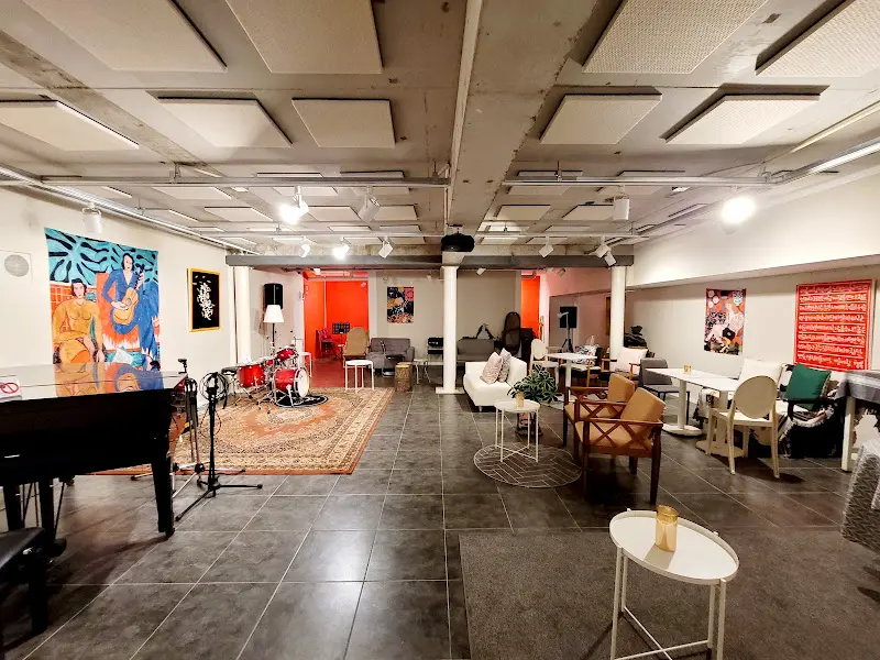 지하 공연 공간