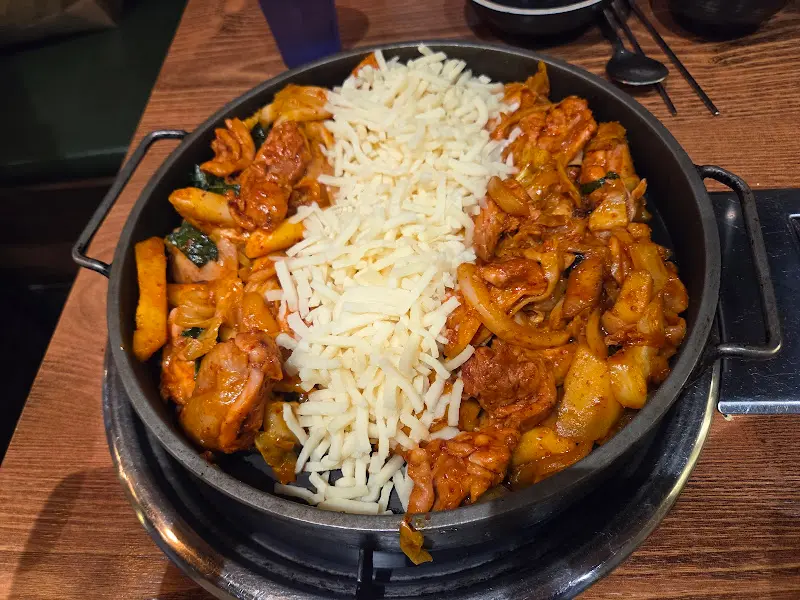 푸짐한 치즈 닭갈비 비주얼