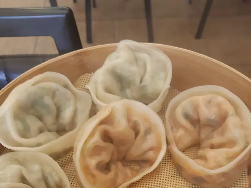 윤기가 흐르는 찐만두