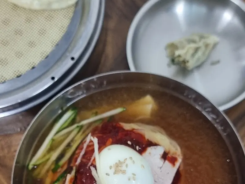 짬뽕 사진이 보이는 밀면