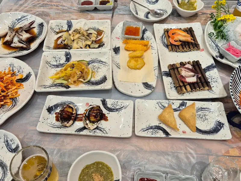 정갈하게 차려진 밑반찬들