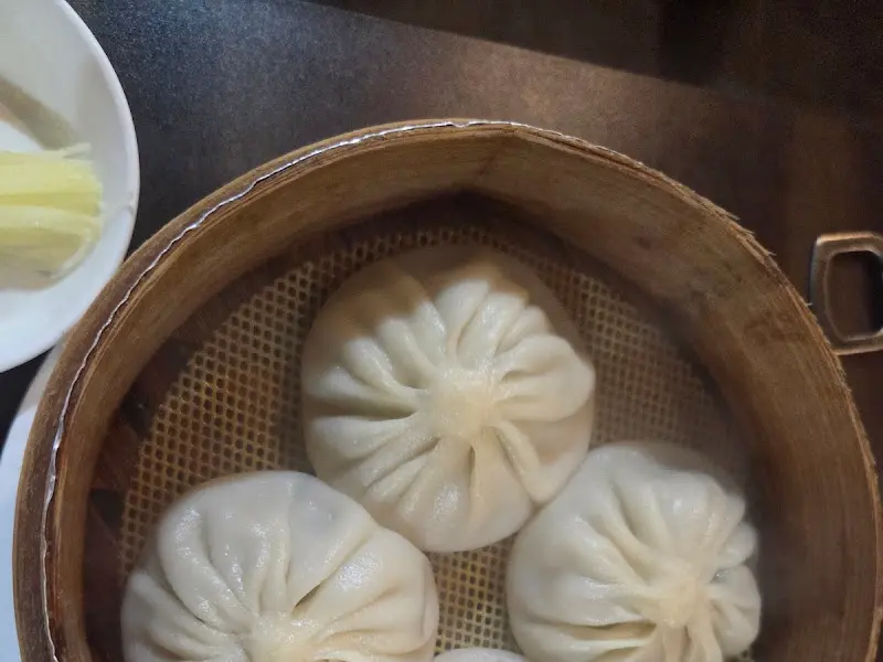 육즙이 가득한 쩝뼈국 소룡포