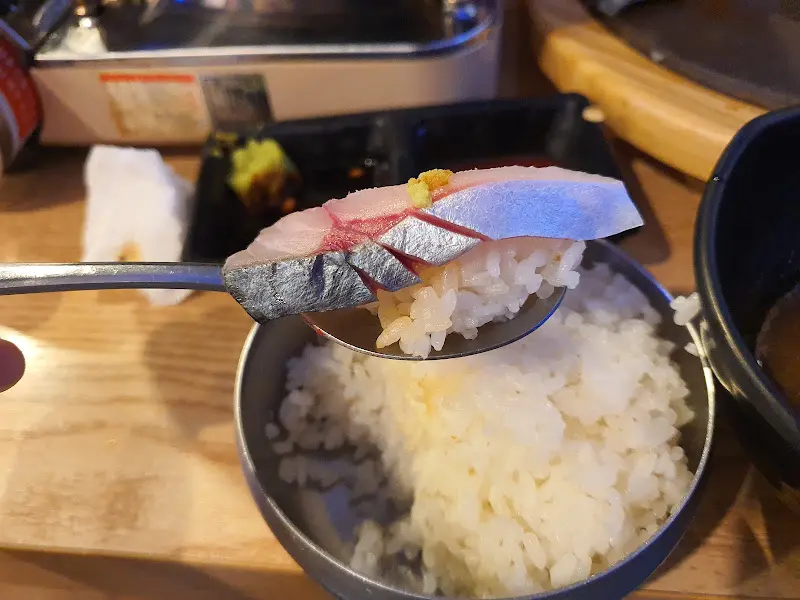 고등어회와 밥의 조합