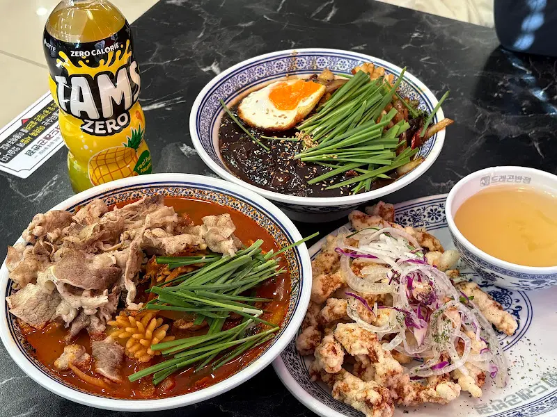 드래곤 짬뽕, 드래곤 짜장, 탕수육 한 상 차림