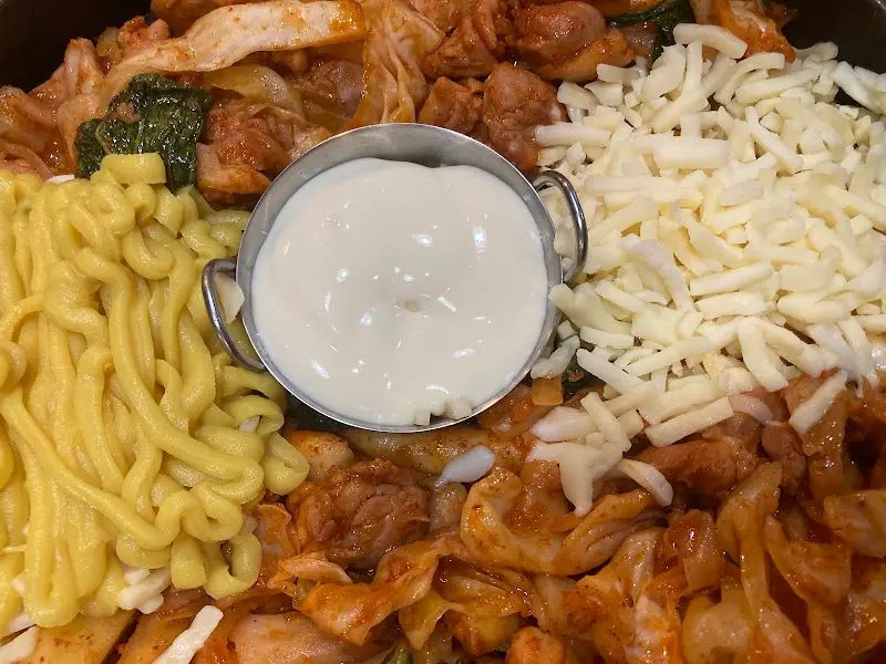 닭갈비와 쫄깃한 우동사리